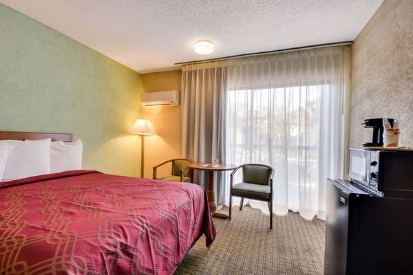  - Econo Lodge Busch Gardens Tampa