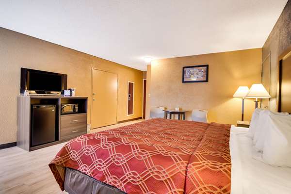  - Econo Lodge Busch Gardens Tampa