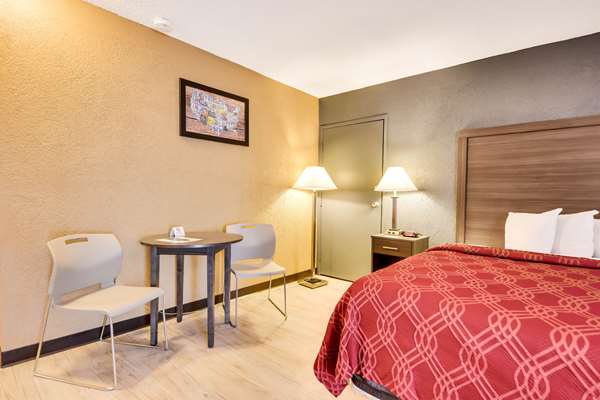  - Econo Lodge Busch Gardens Tampa