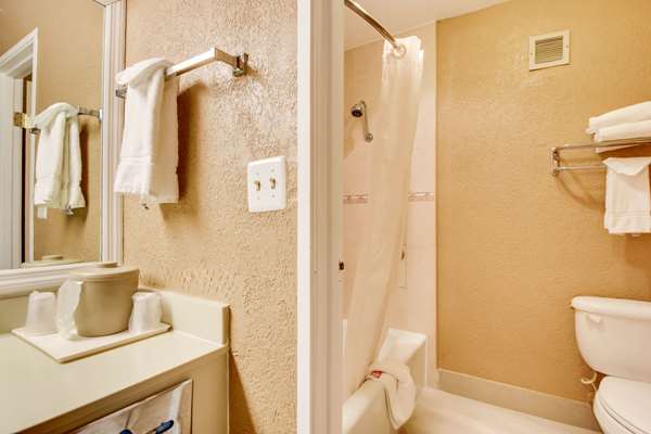  - Econo Lodge Busch Gardens Tampa