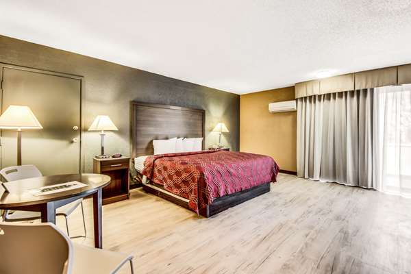  - Econo Lodge Busch Gardens Tampa