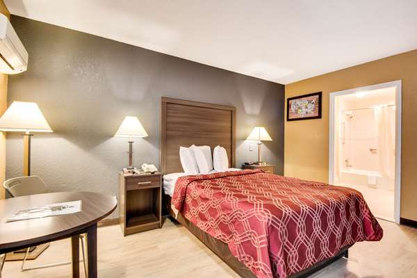  - Econo Lodge Busch Gardens Tampa