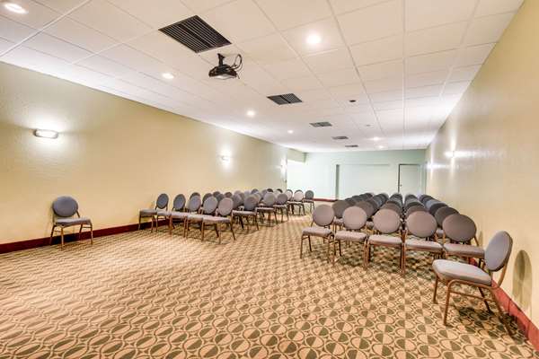  - Econo Lodge Busch Gardens Tampa