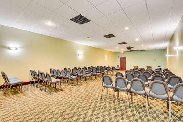  - Econo Lodge Busch Gardens Tampa