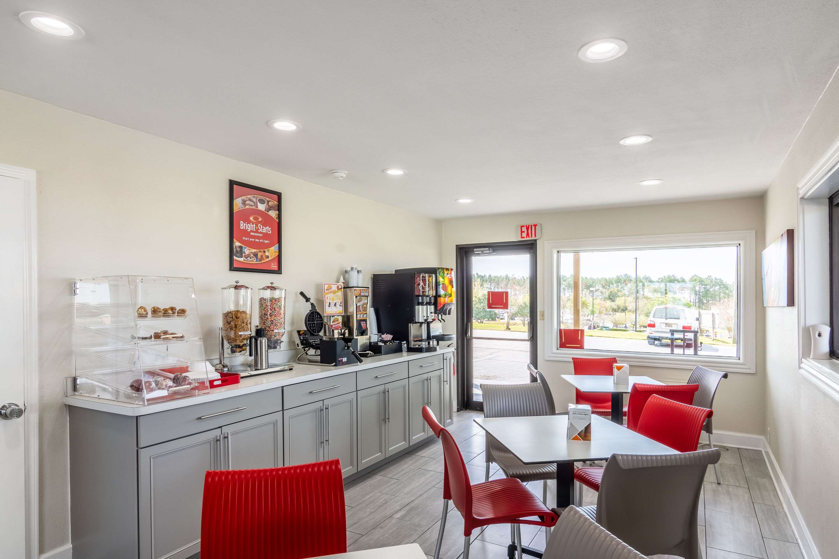 Breakfast area | Econo Lodge Crestview