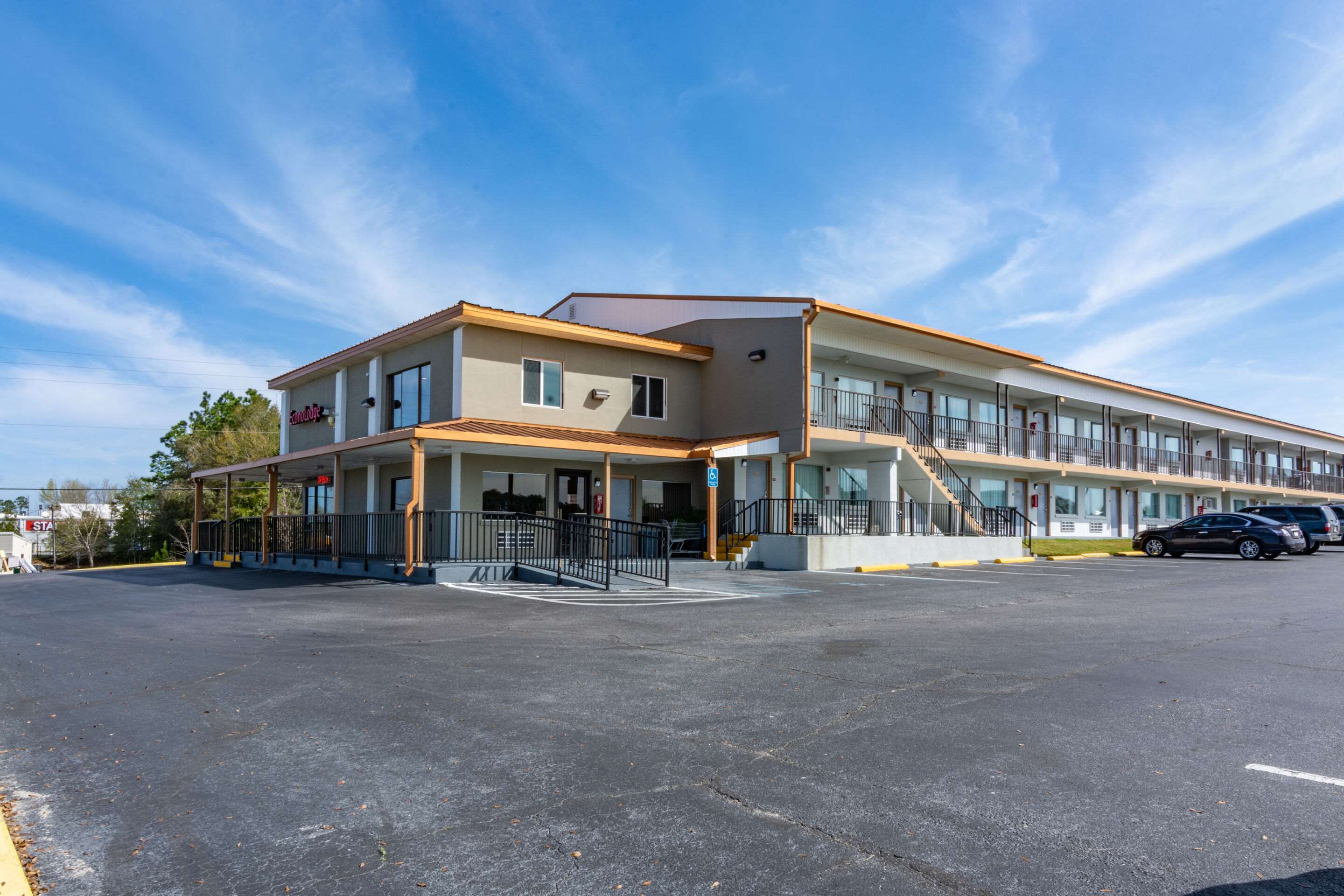 Hotel exterior | Econo Lodge Crestview