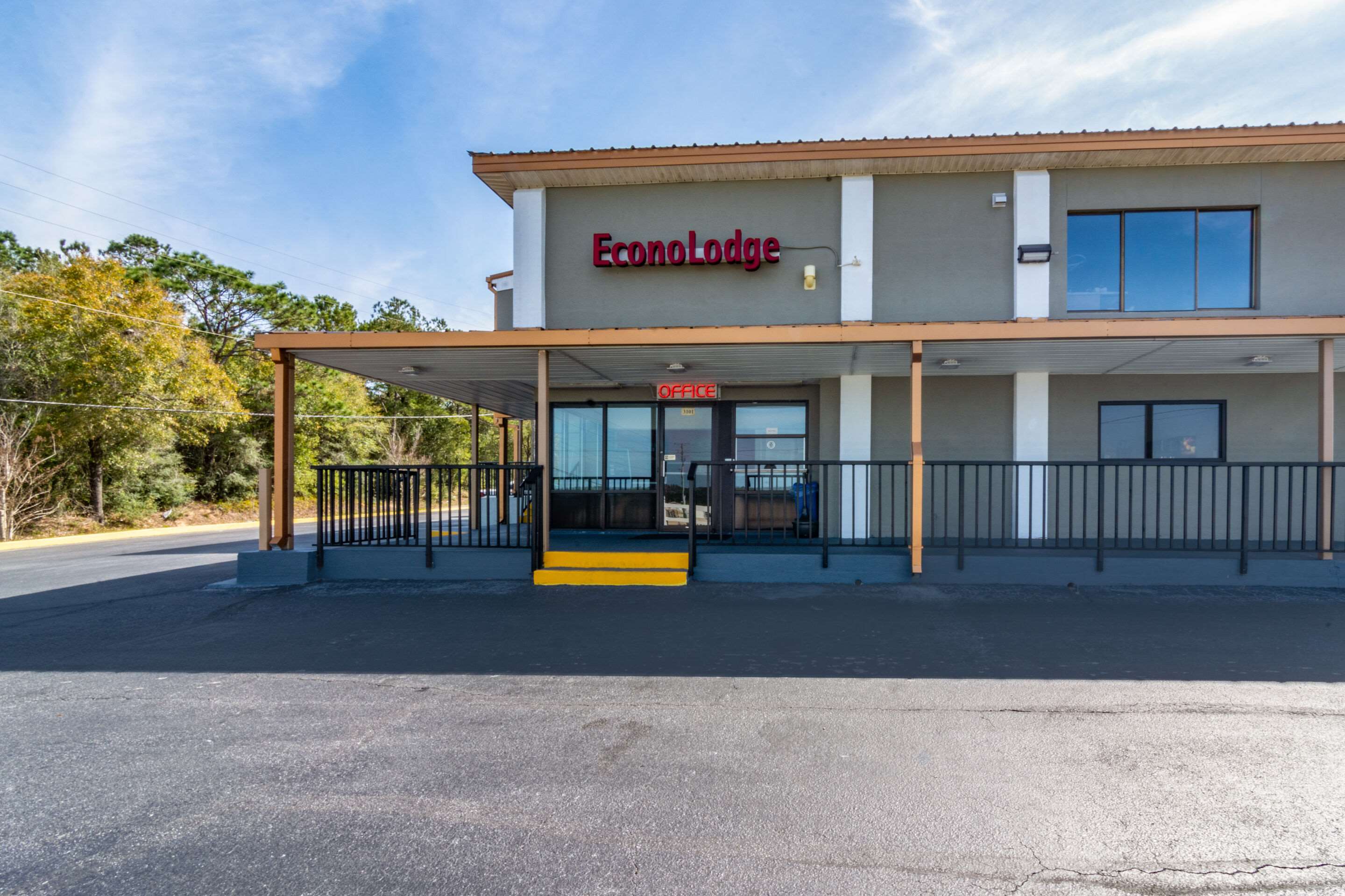 Hotel exterior | Econo Lodge Crestview