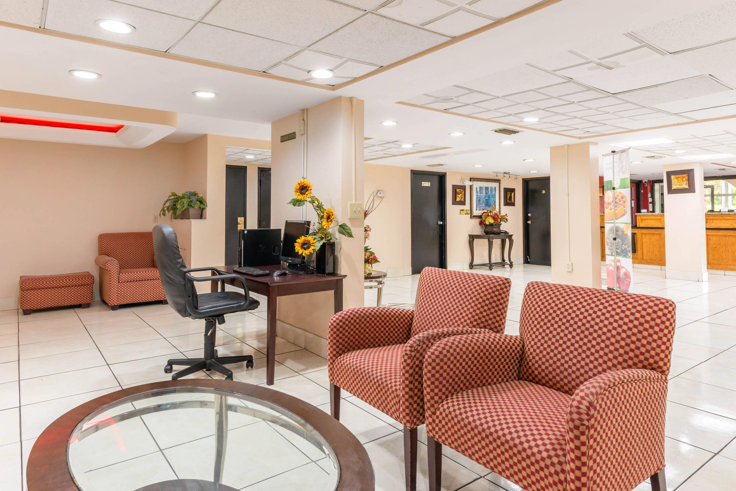 Spacious lobby with sitting area | Quality Inn & Suites Orlando Airport