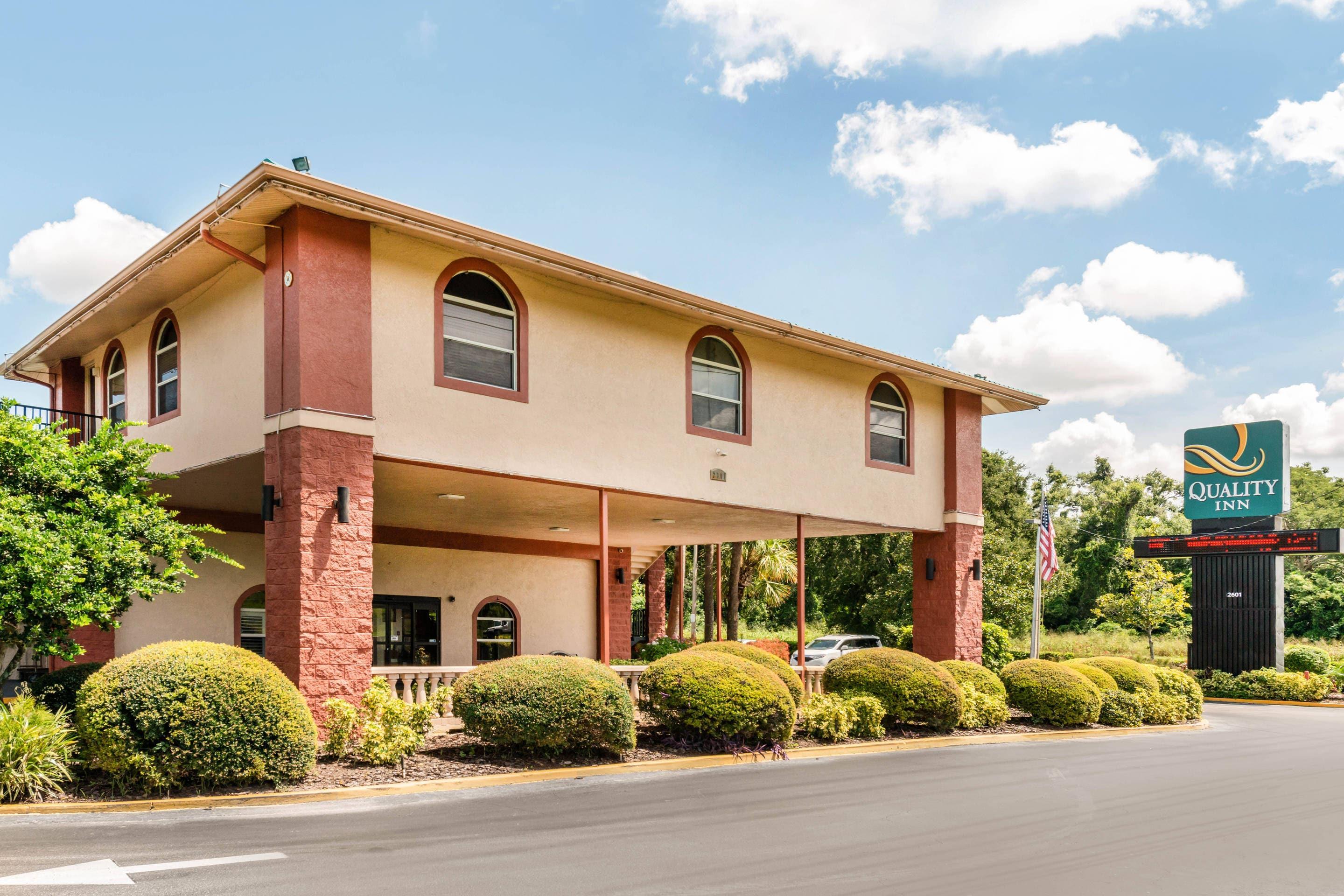 Hotel exterior | Quality Inn & Suites Orlando Airport