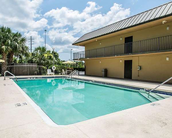 Pool - Quality Inn Elkton - I-95, Exit 311