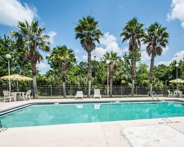 Pool - Quality Inn Elkton - I-95, Exit 311