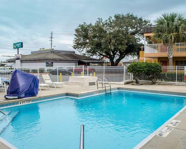 Pool - Quality Inn Southwest Pensacola