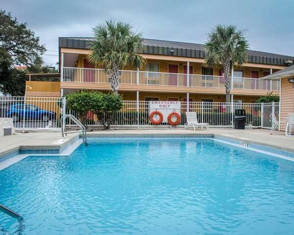 Pool - Quality Inn Southwest Pensacola
