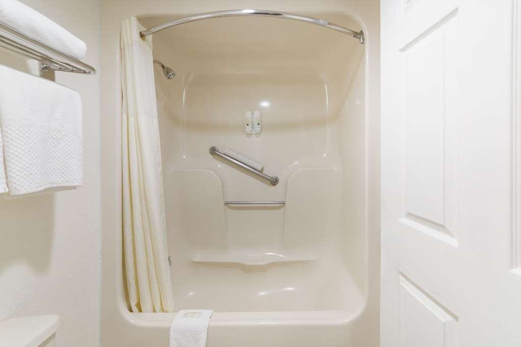 QUALITY INN FLORIDA CITY-GATEWAY TO-guestroom-Guest Room,Bathroom,On-Site.jpg