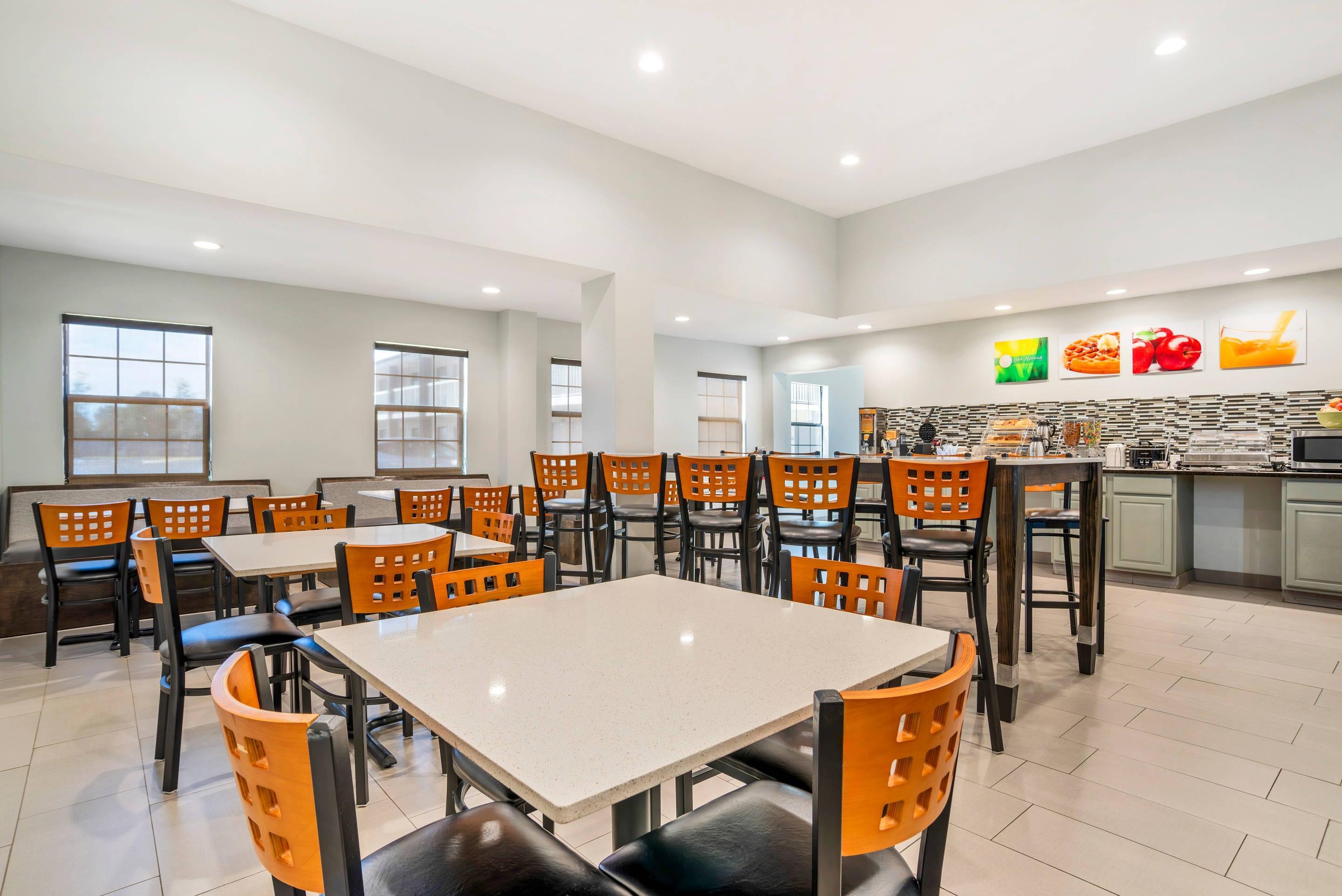 Breakfast area | Quality Inn & Conference Center