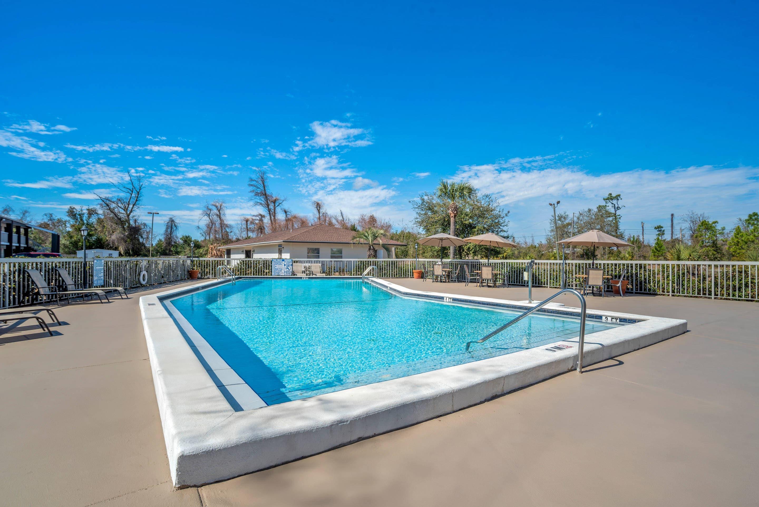 Outdoor pool | Quality Inn & Conference Center