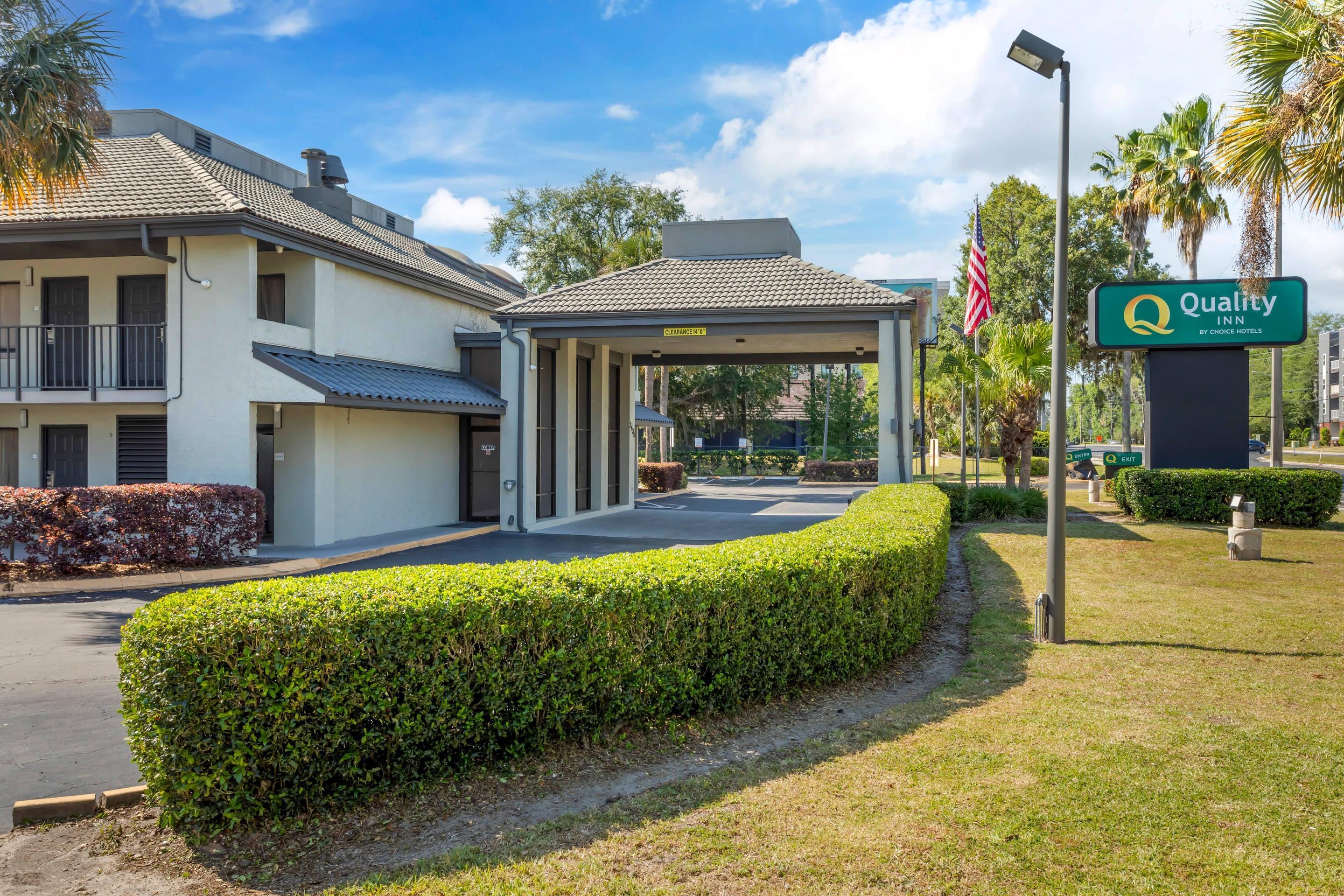 Hotel exterior | Quality Inn University