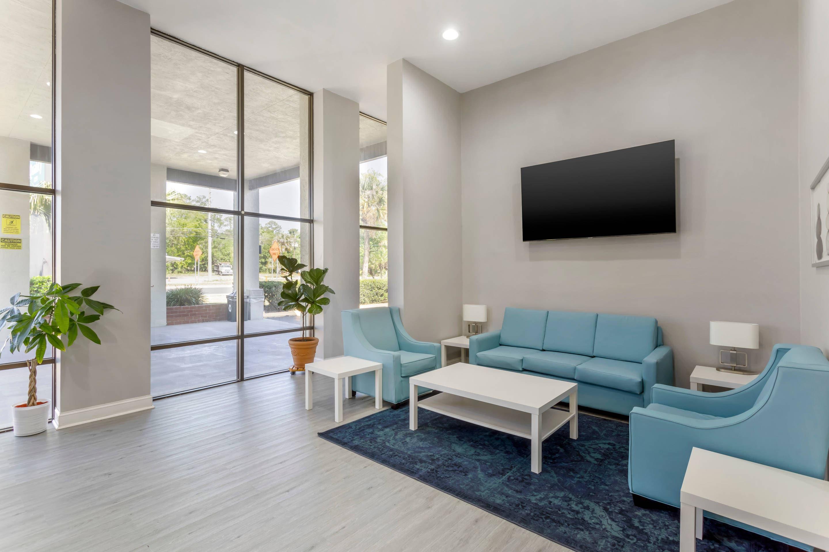 Hotel lobby | Quality Inn University