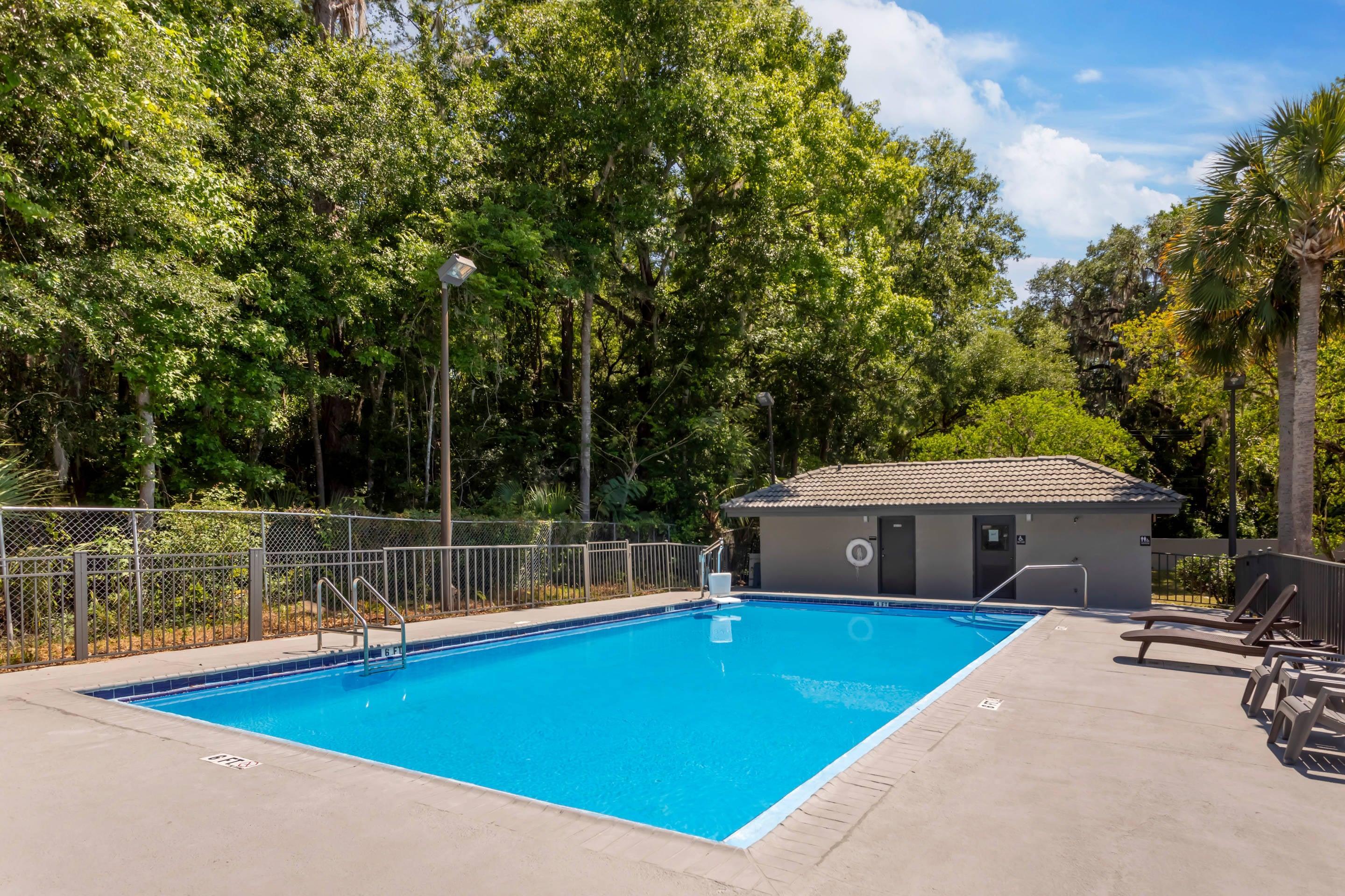 Outdoor pool | Quality Inn University