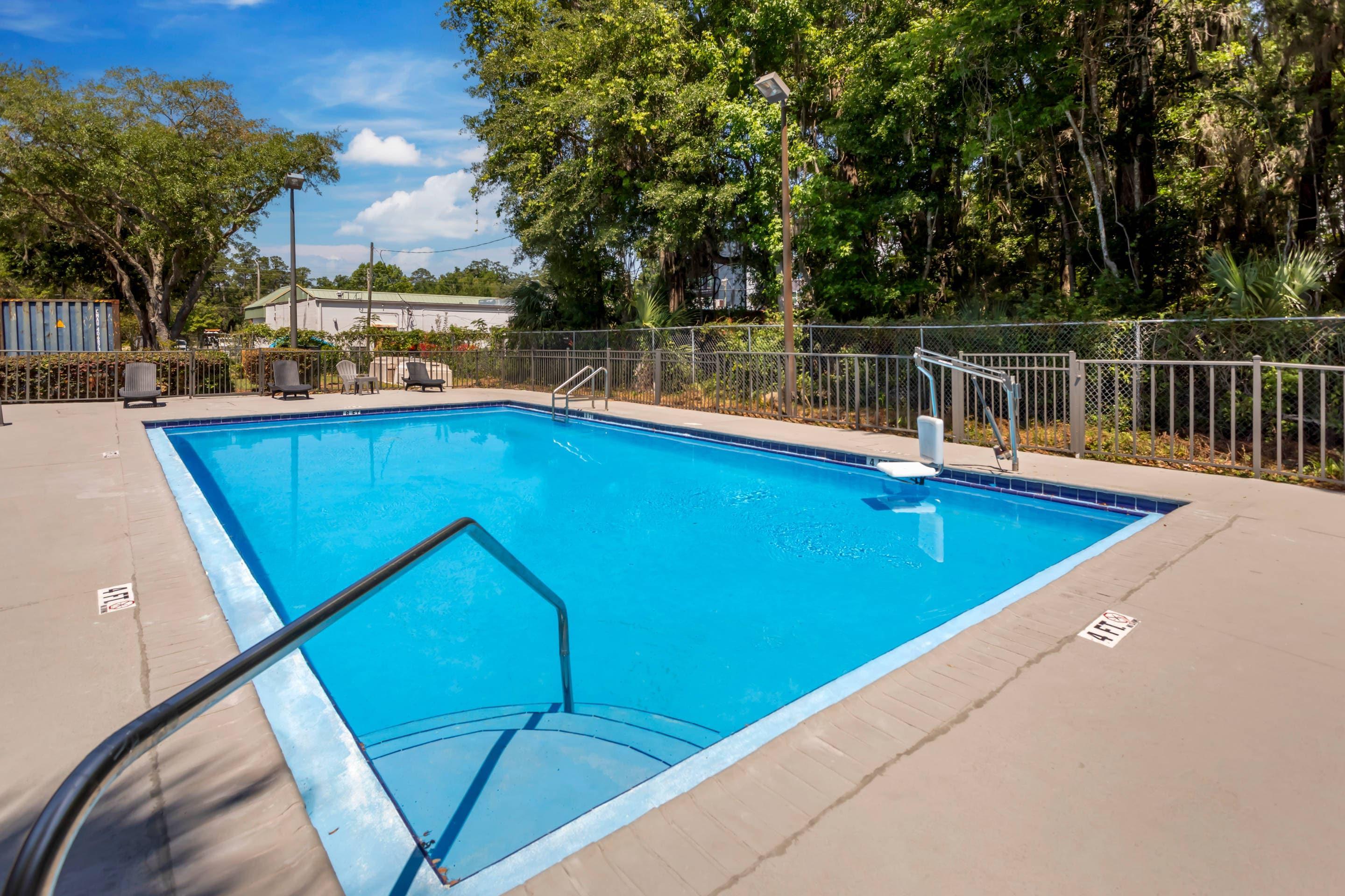 Outdoor pool | Quality Inn University