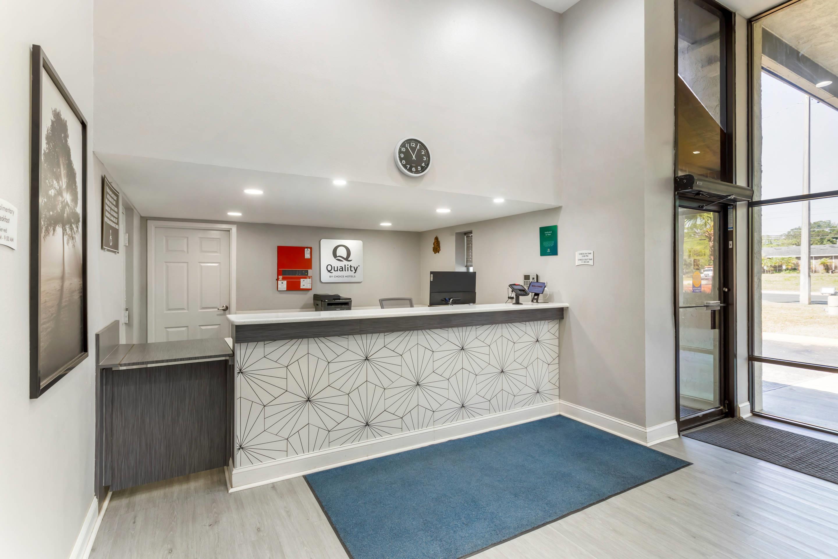 Front desk | Quality Inn University