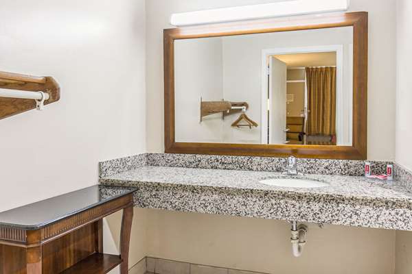  - Econo Lodge North Tallahassee