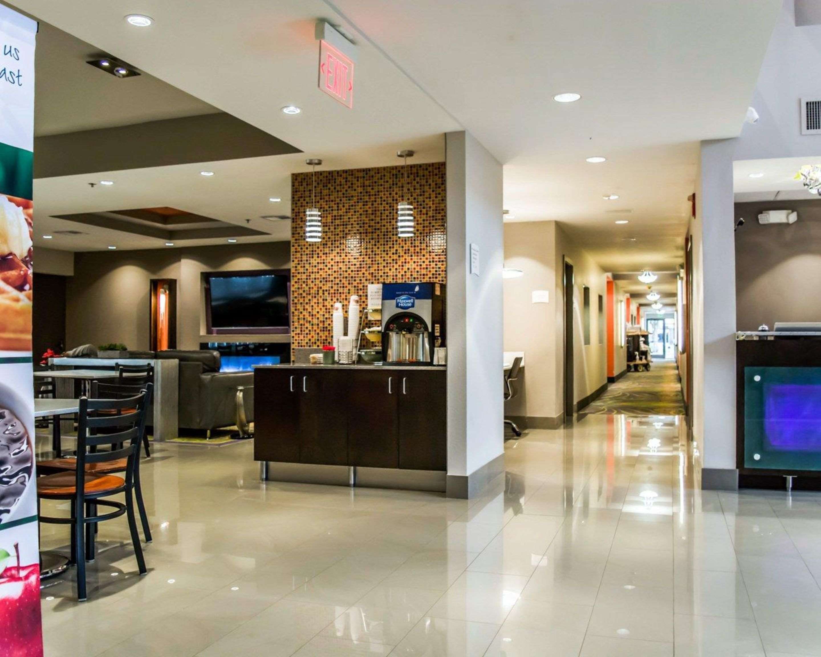 Lobby | Quality Suites Fort Myers - I-75