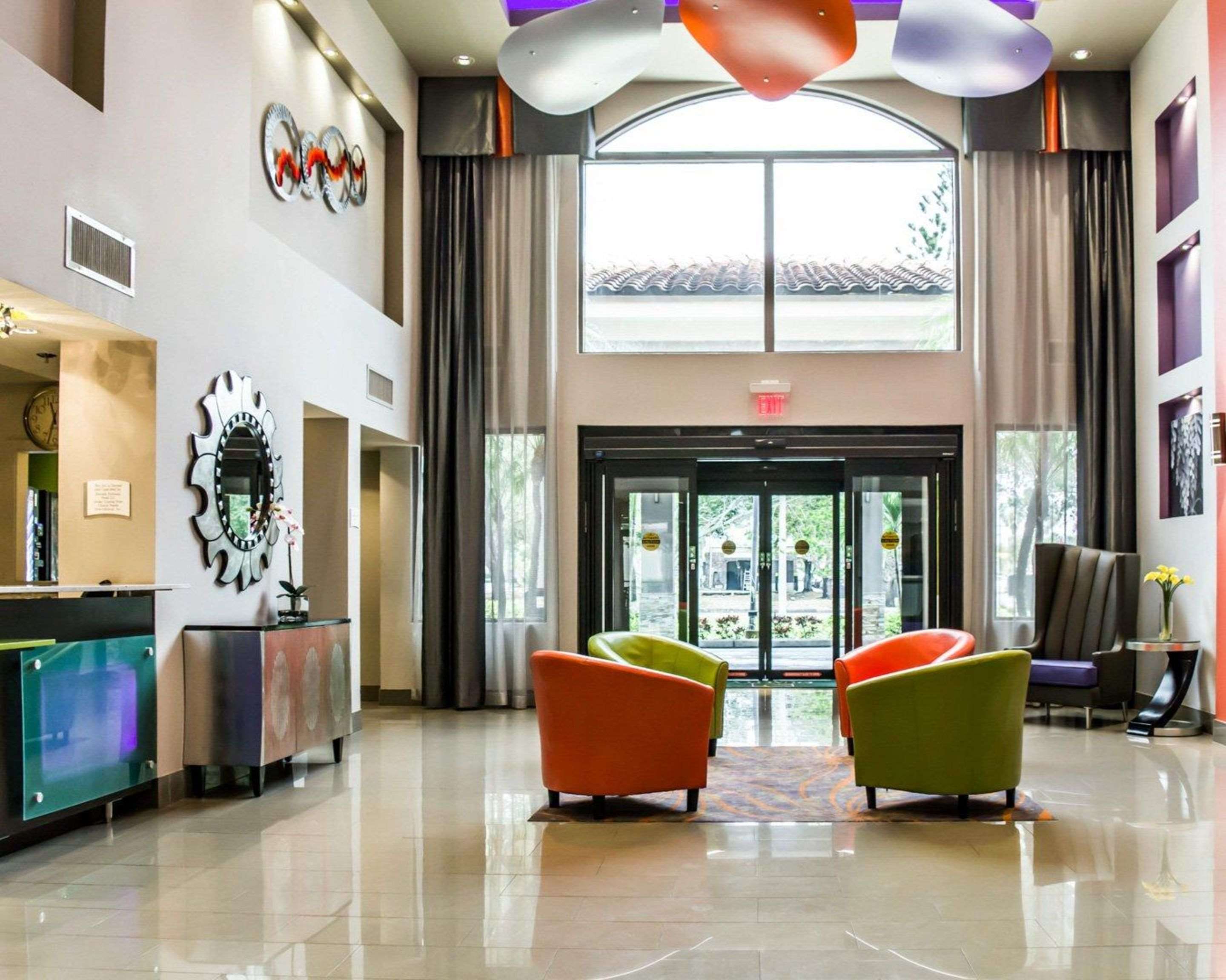 Spacious lobby | Quality Suites Fort Myers - I-75