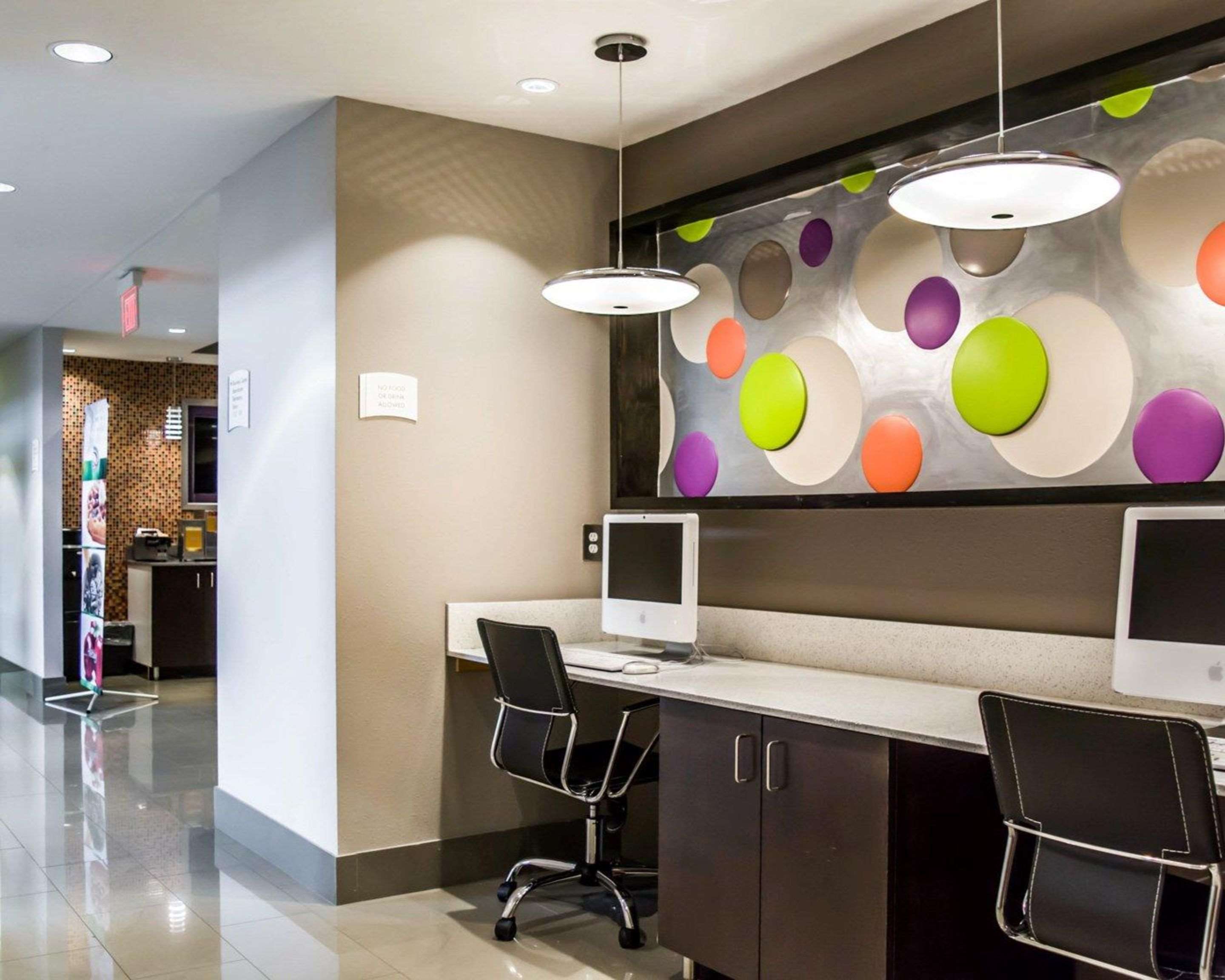 Business center with free wireless Internet access | Quality Suites Fort Myers - I-75