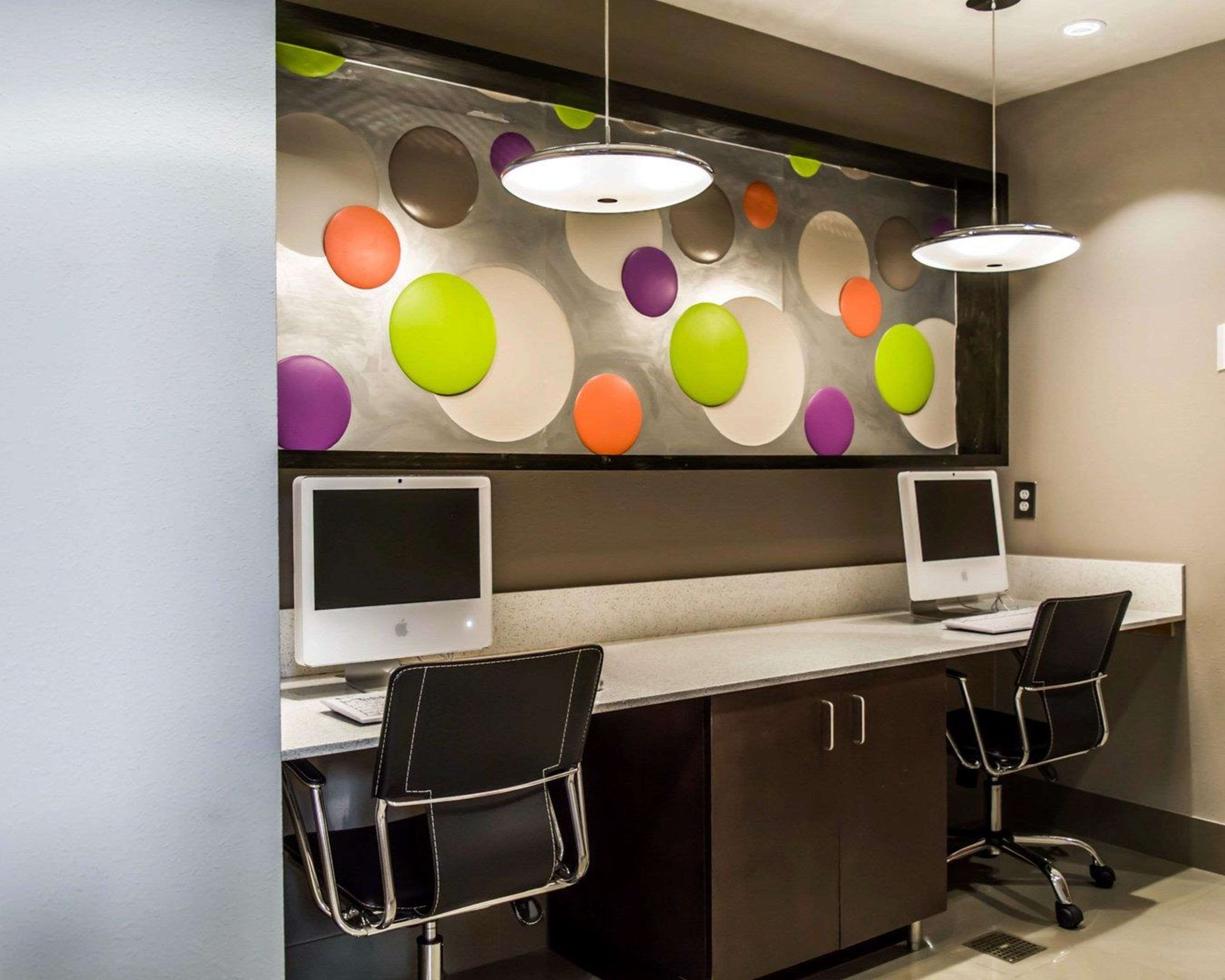Business center with high-speed Internet access | Quality Suites Fort Myers - I-75