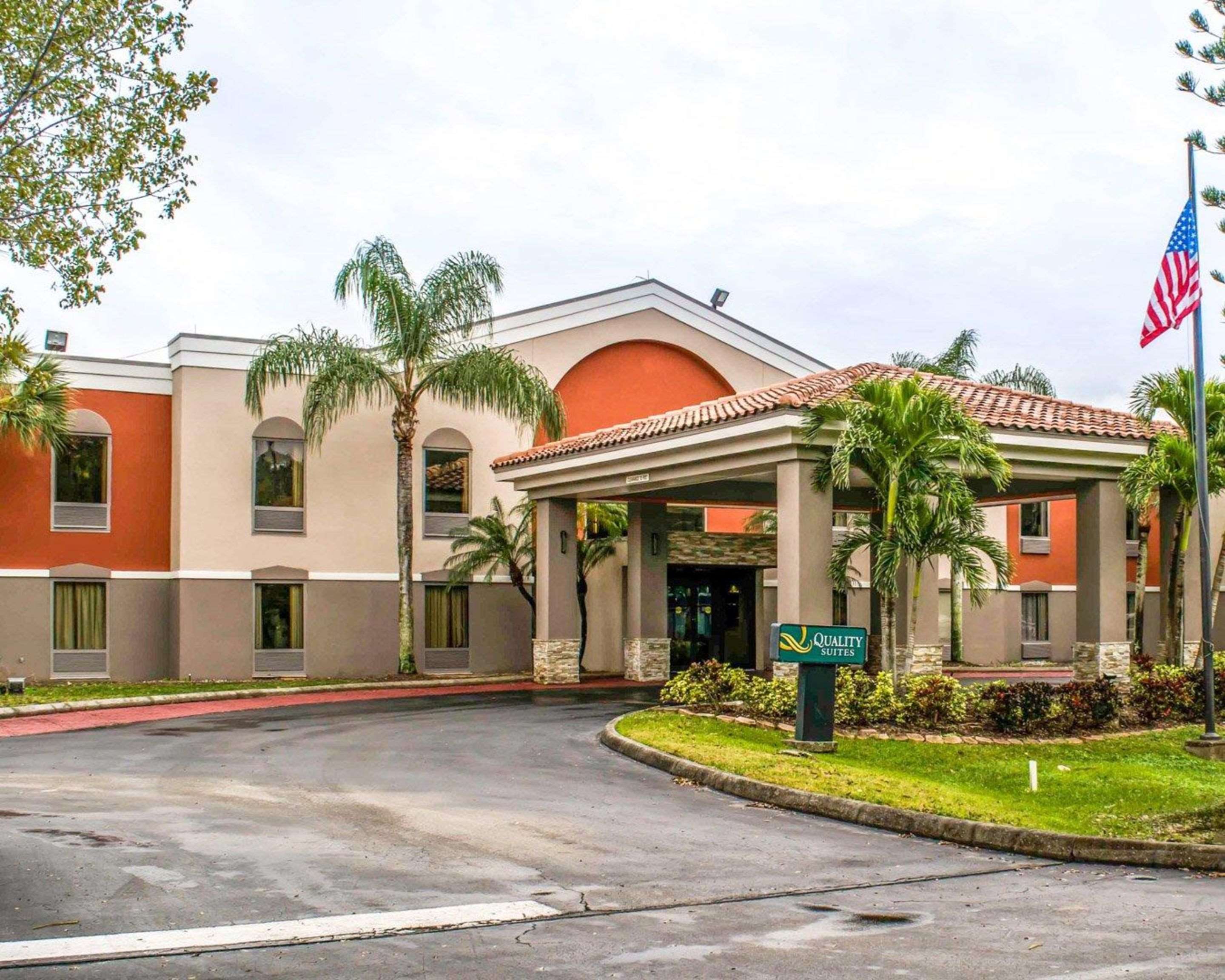 Hotel exterior | Quality Suites Fort Myers - I-75