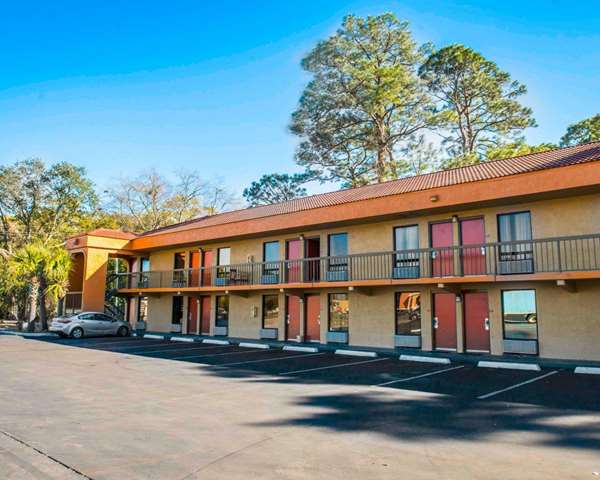 Exterior view - Econo Lodge Panama City