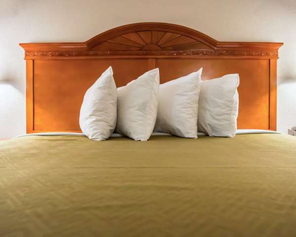  - Econo Lodge Panama City
