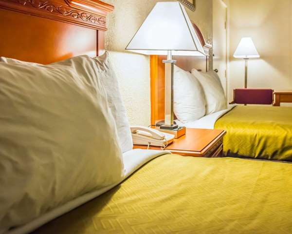  - Econo Lodge Panama City