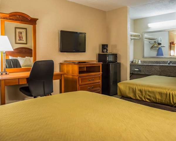  - Econo Lodge Panama City