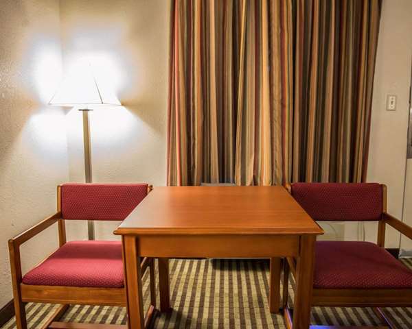  - Econo Lodge Panama City