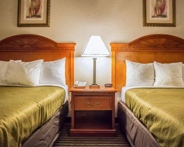  - Econo Lodge Panama City