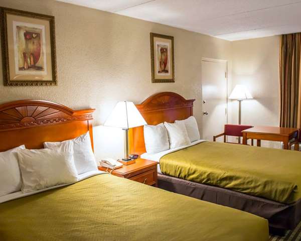  - Econo Lodge Panama City