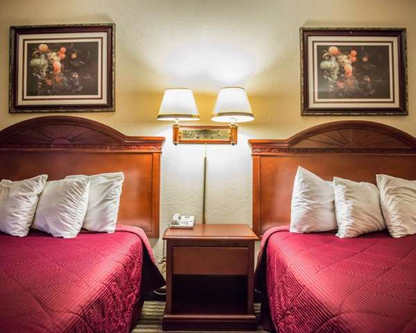 Suite - Econo Lodge Panama City