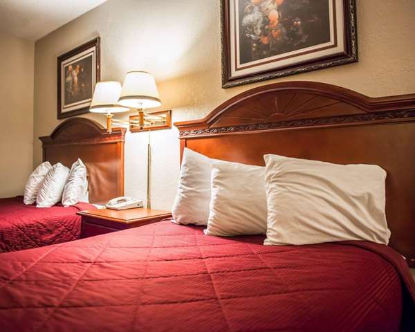 Suite - Econo Lodge Panama City