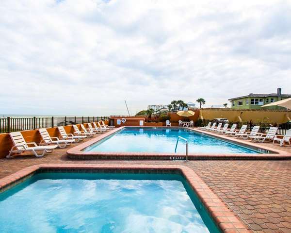Pool - Quality Inn & Suites on the Beach Ormond Beach