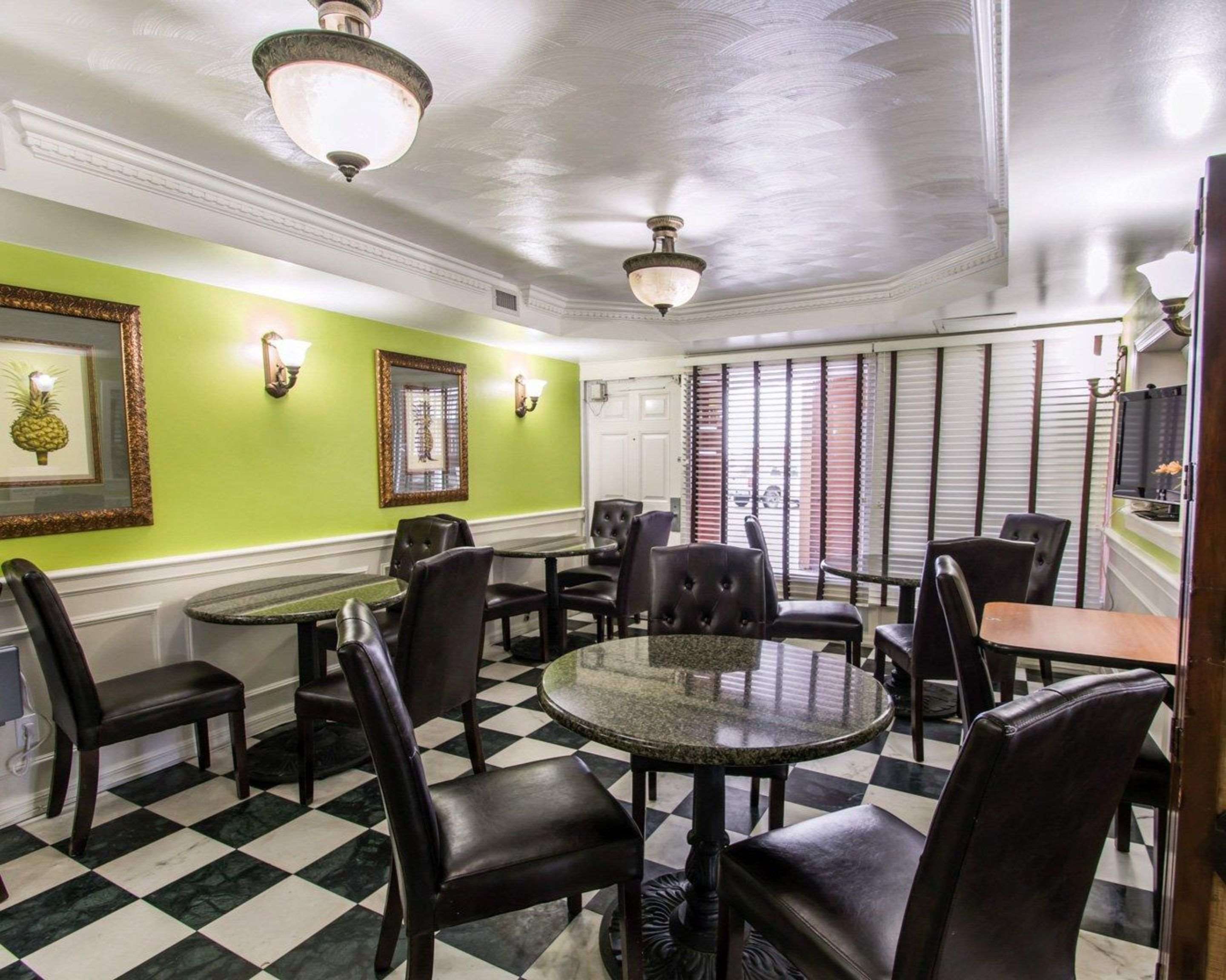Breakfast room