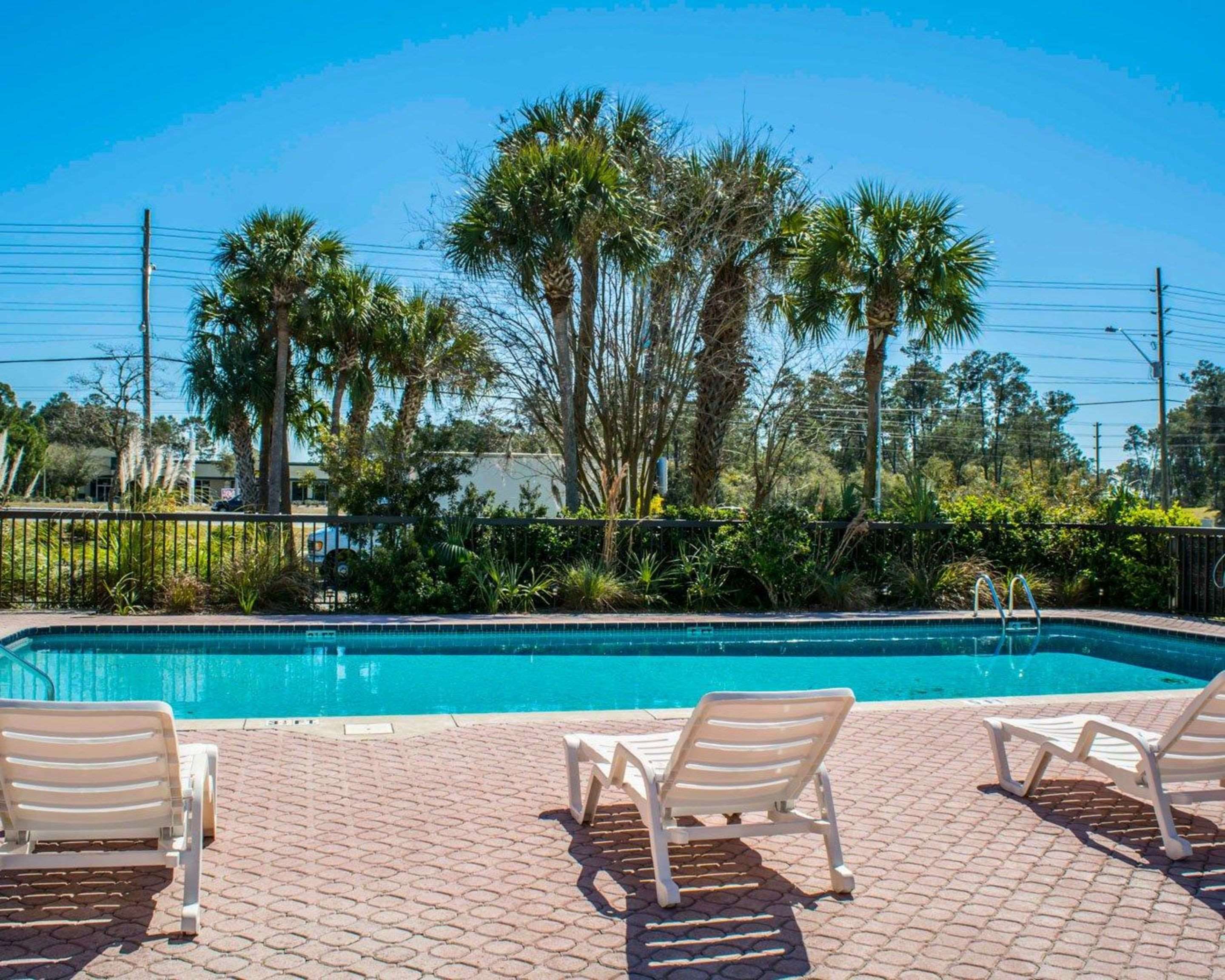 Relax on the sundeck | Quality Inn Weeki Wachee
