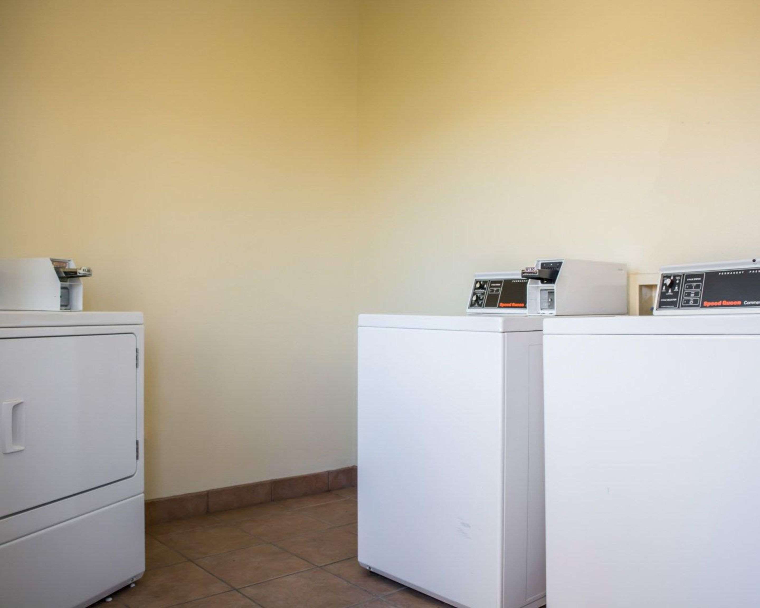 Guest laundry facilities | Quality Inn Weeki Wachee
