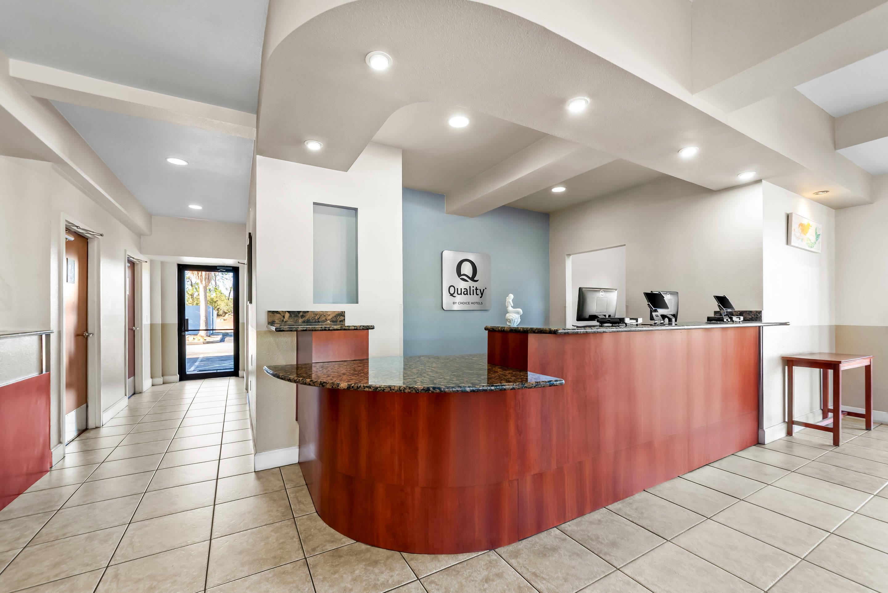 Front desk | Quality Inn Weeki Wachee