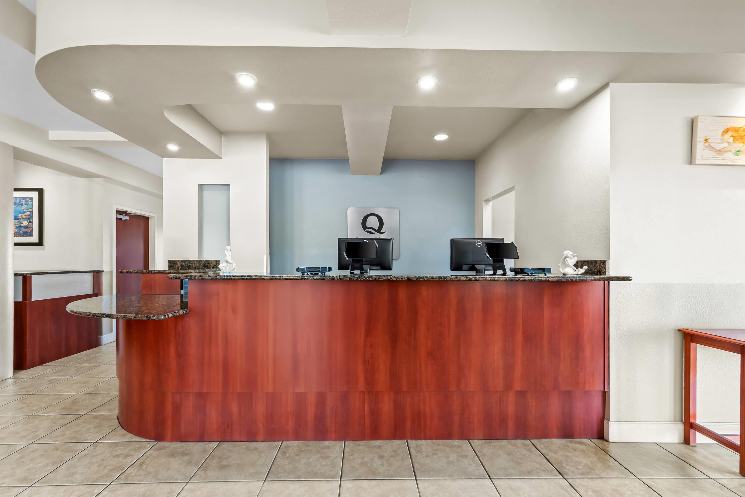 Front desk | Quality Inn Weeki Wachee