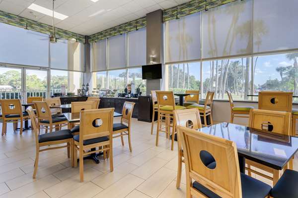 Amenities - Quality Inn East Bradenton - I-75, Exit 220
