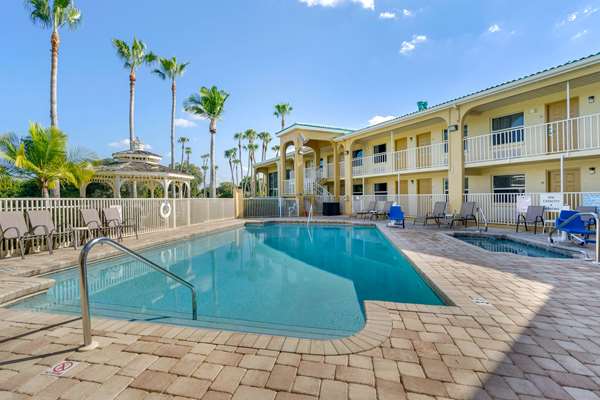 Pool - Quality Inn East Bradenton - I-75, Exit 220
