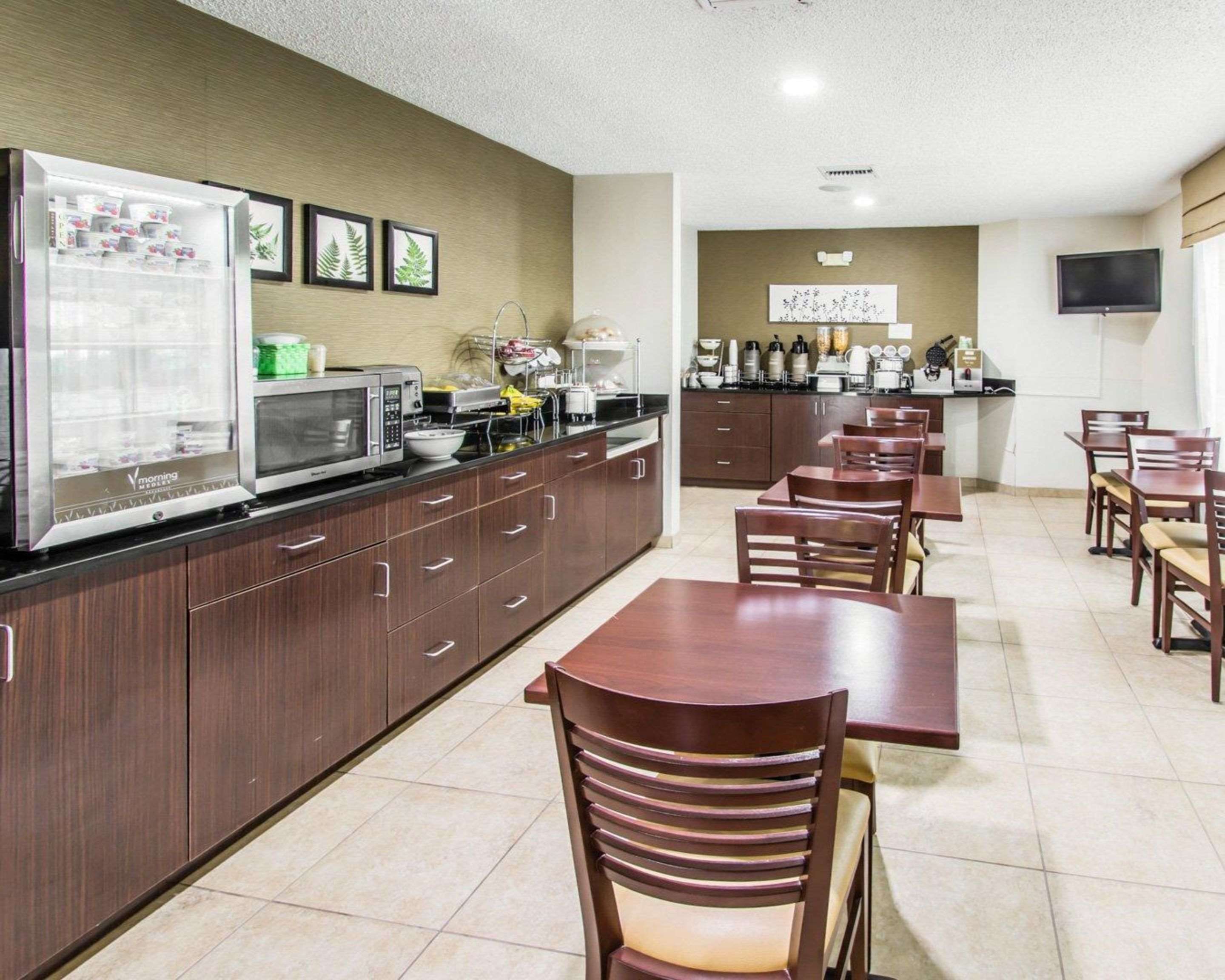 Breakfast area | Sleep Inn Fort Pierce I-95