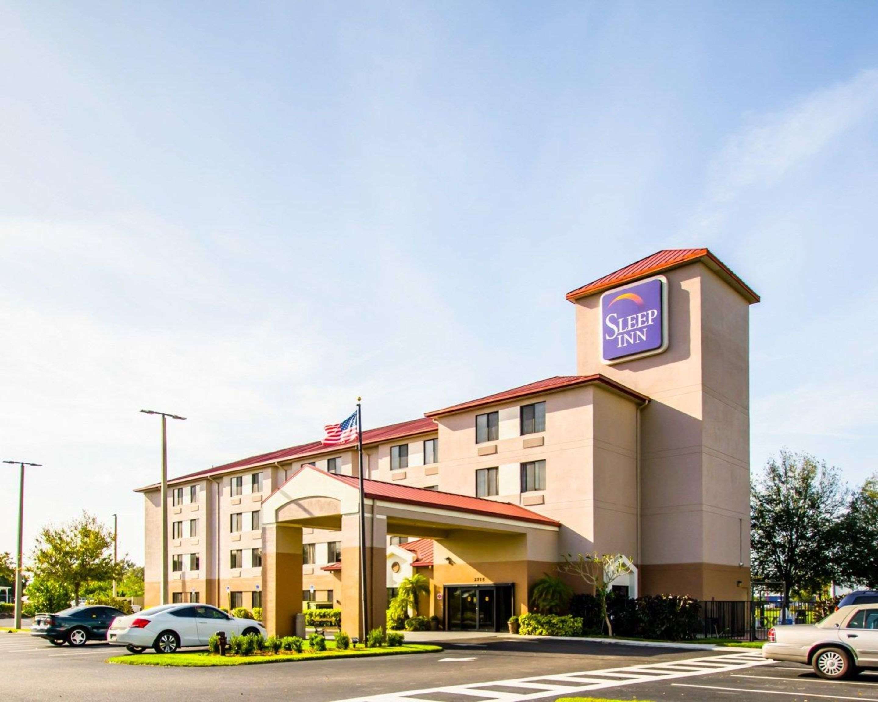 Hotel entrance | Sleep Inn Fort Pierce I-95